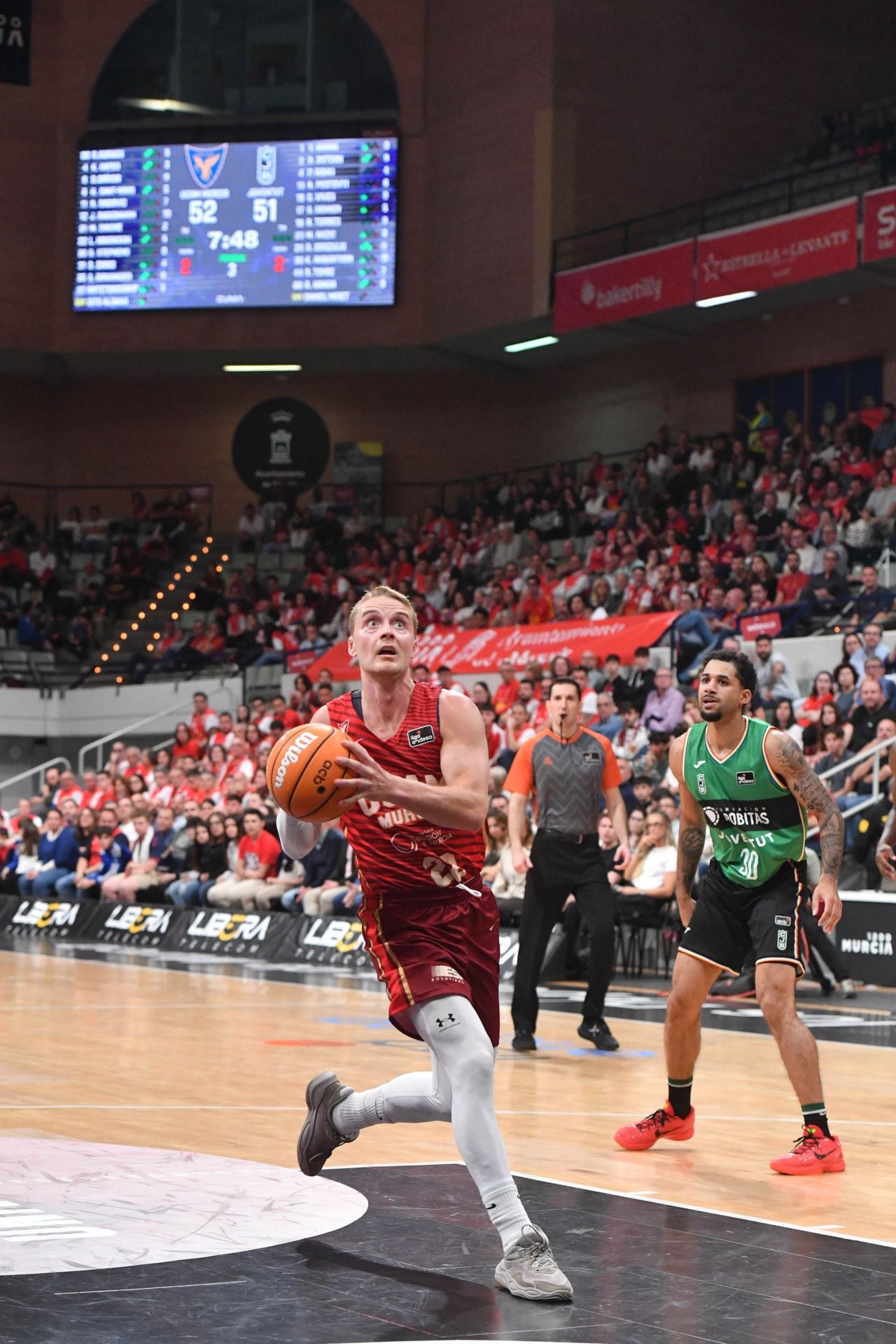 En imágenes, la victoria del UCAM Murcia ante Joventut