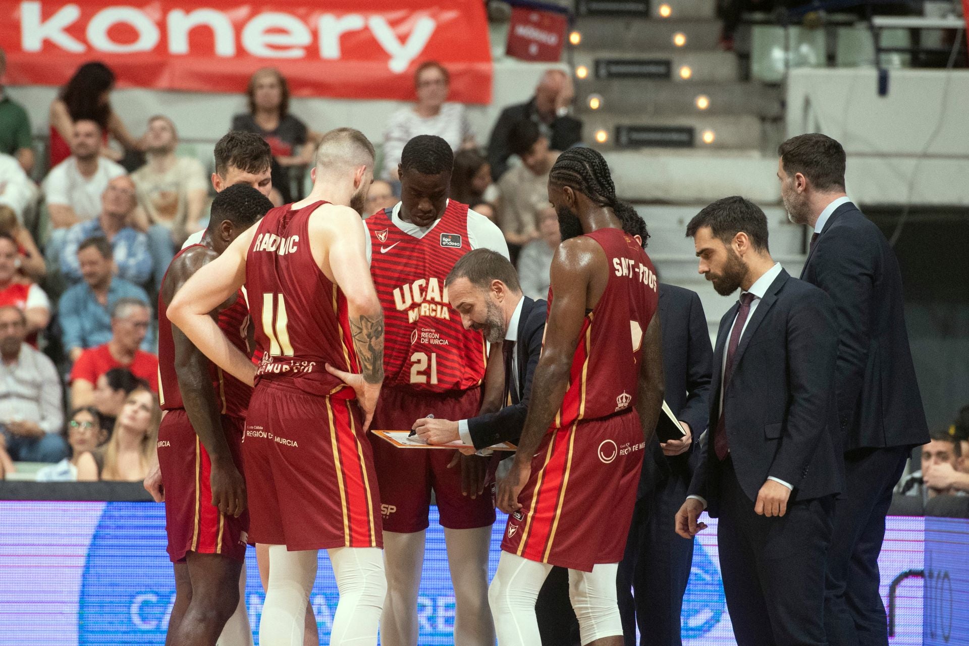 En imágenes, la victoria del UCAM Murcia ante Joventut