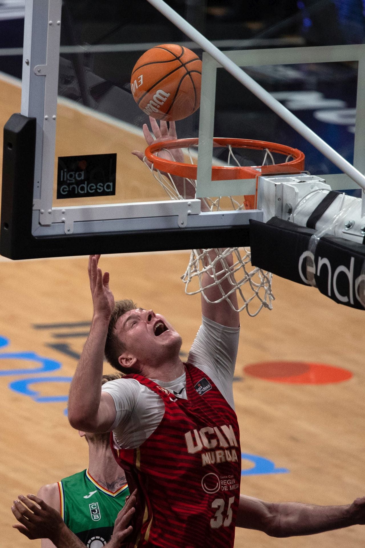 En imágenes, la victoria del UCAM Murcia ante Joventut