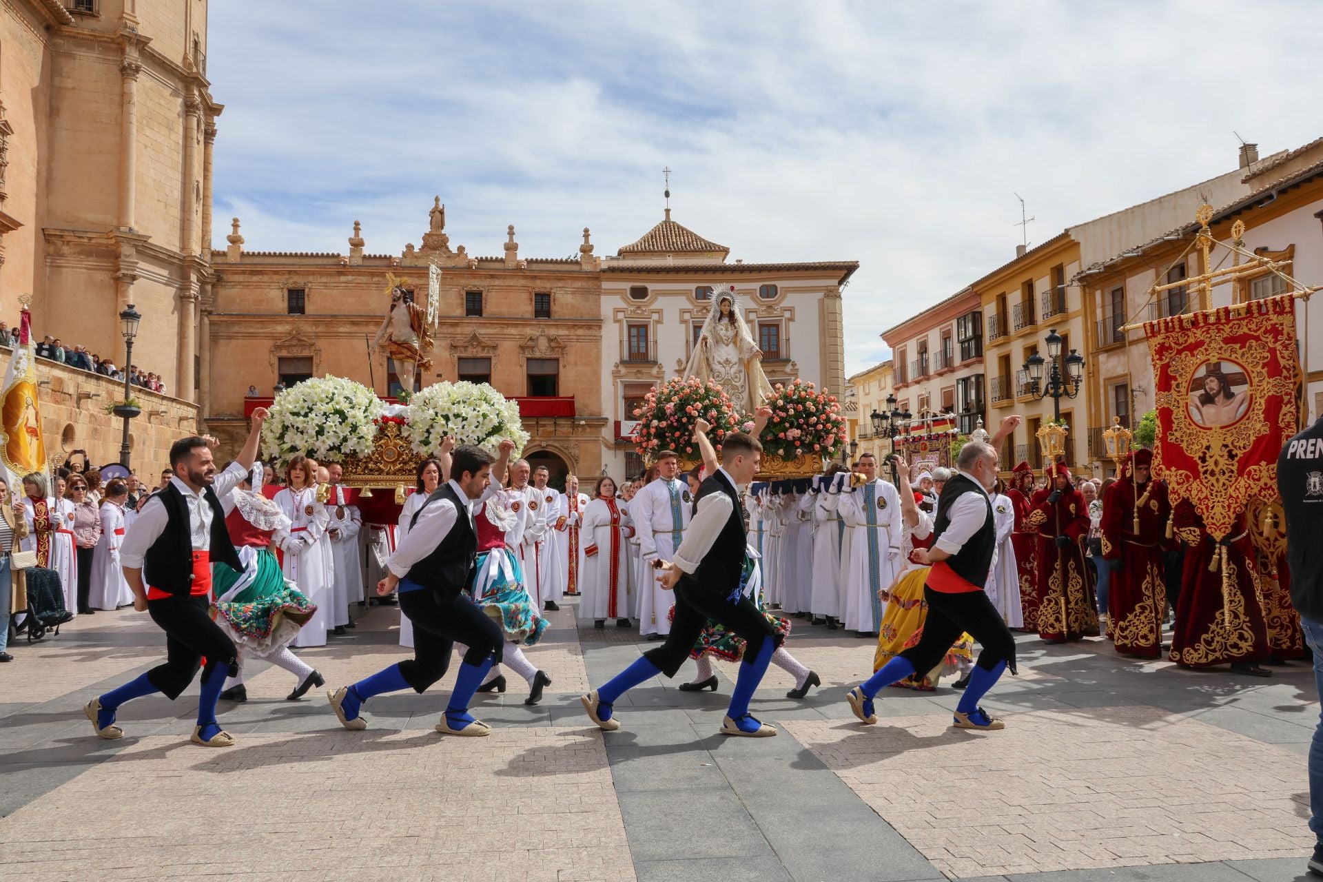 En imágenes, la procesión del Domingo de Resurrección en Lorca