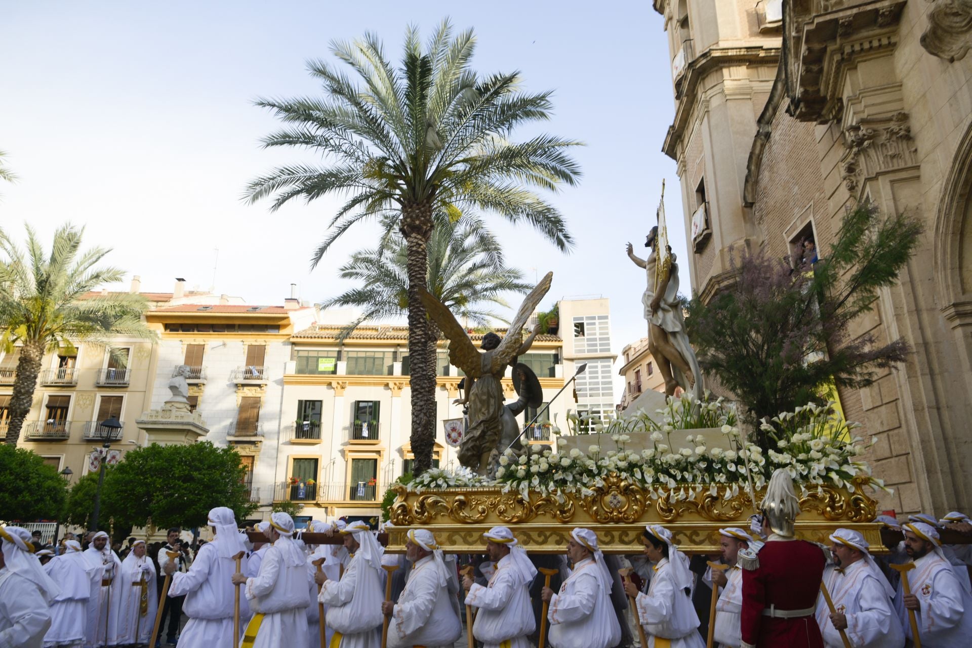 En imágenes, el Resucitado sortea la lluvia en Murcia y cierra la Semana Santa