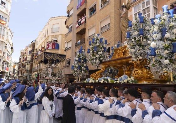 Encuentro a las puertas de Santa María de Gracias entre Nuestro Padre Jesús Resucitado y la Virgen del Amor Hermoso.