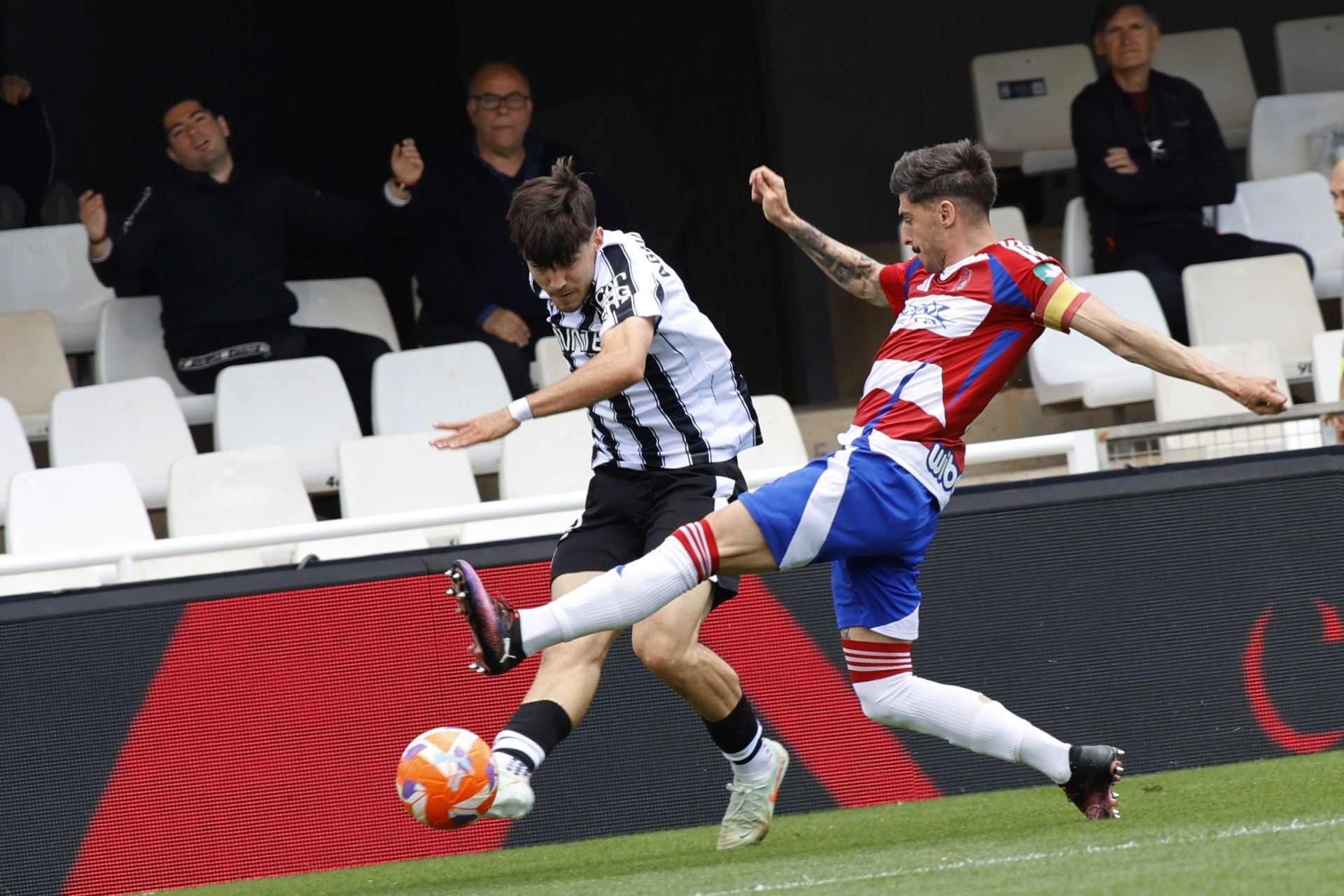 La derrota del Cartagena frente al Granada, en imágenes