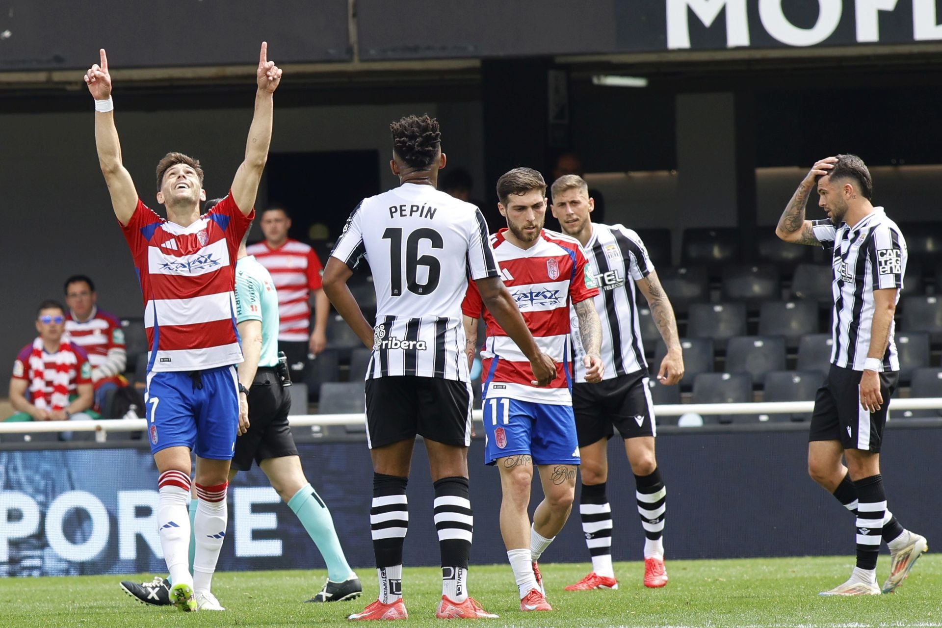 La derrota del Cartagena frente al Granada, en imágenes