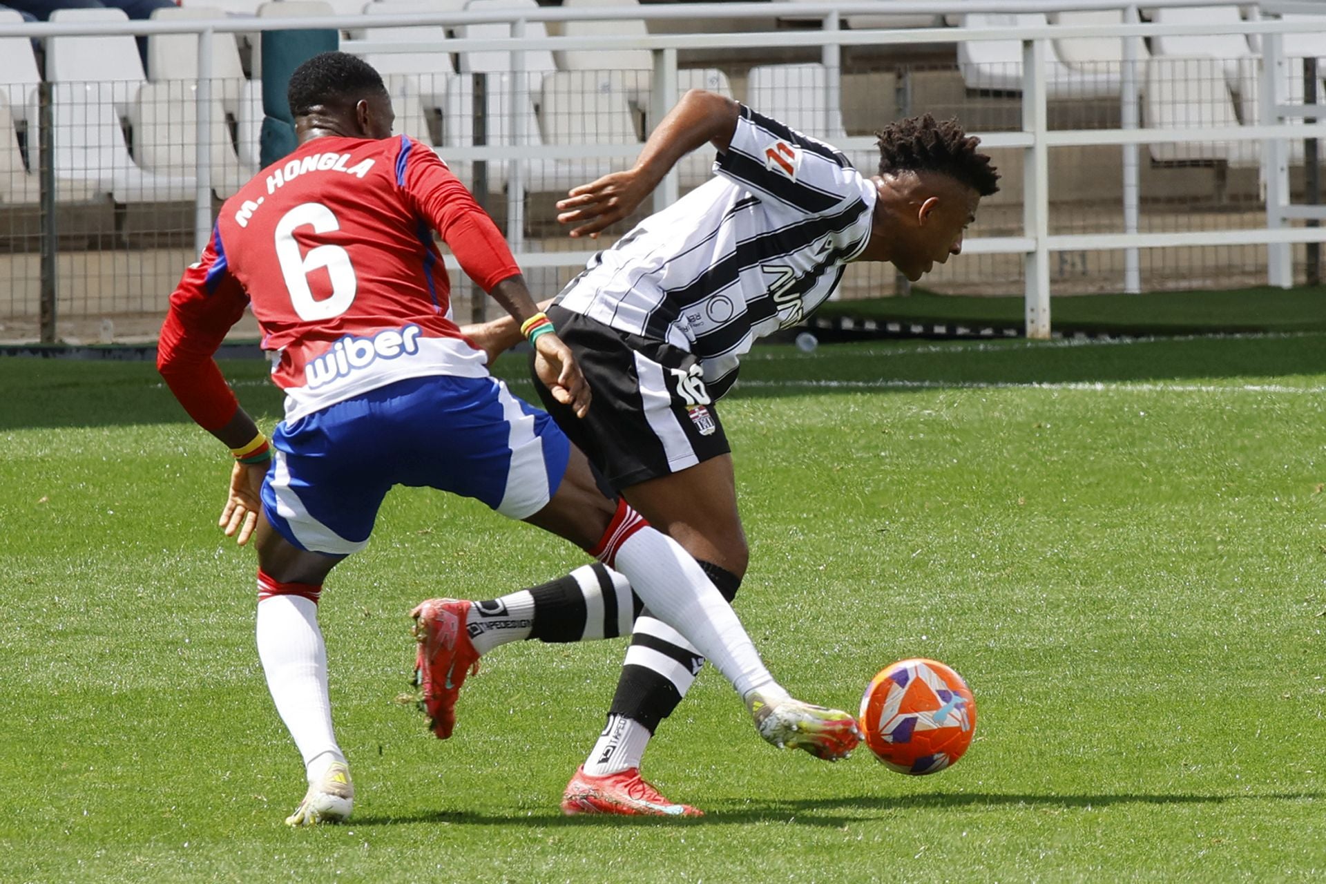 La derrota del Cartagena frente al Granada, en imágenes