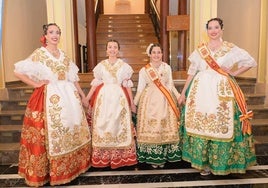 Las Reinas de la Huerta entrantes y salientes, este sábado, en la Exaltación.