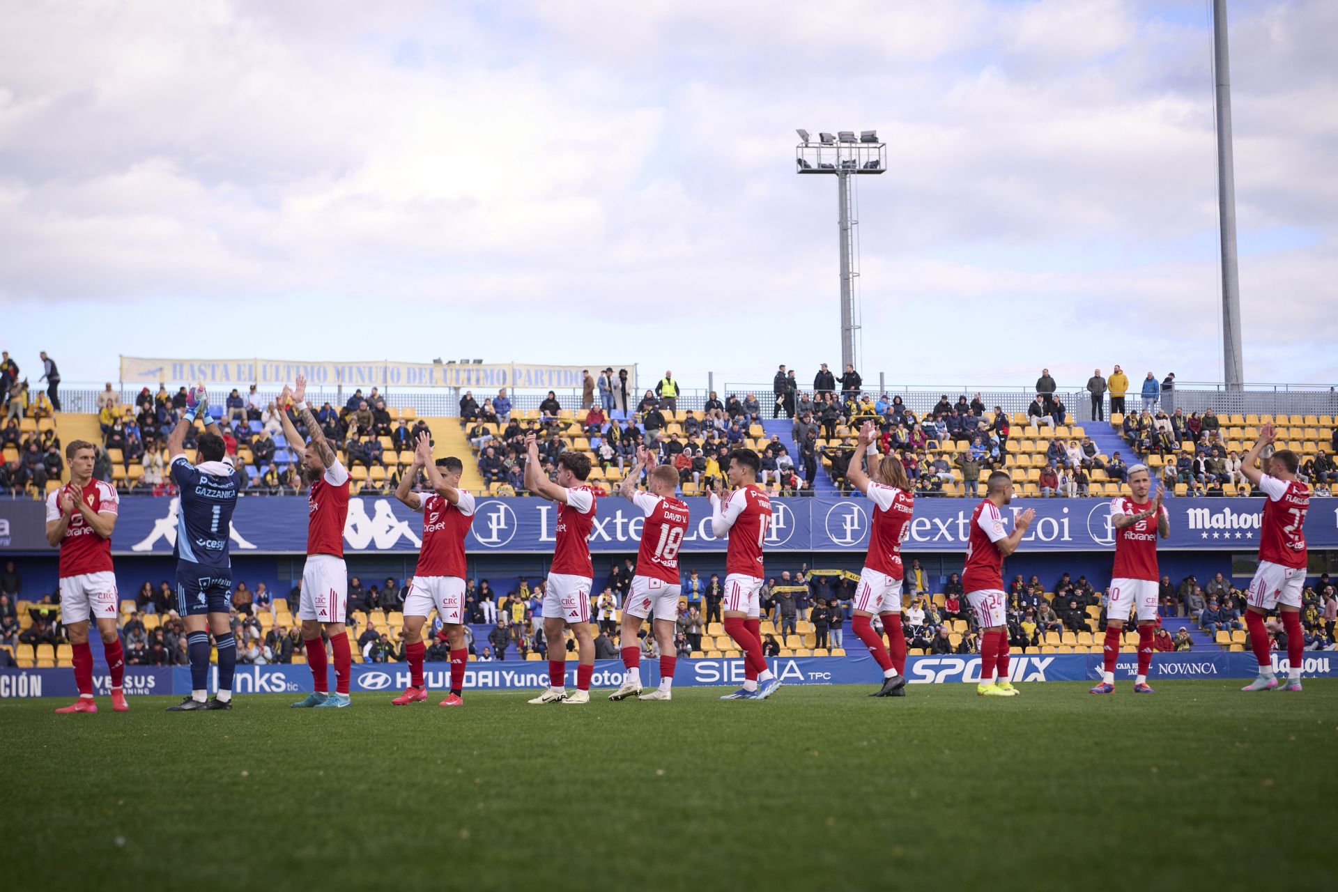 La derrota del Real Murcia frente al Alcorcón, en imágenes