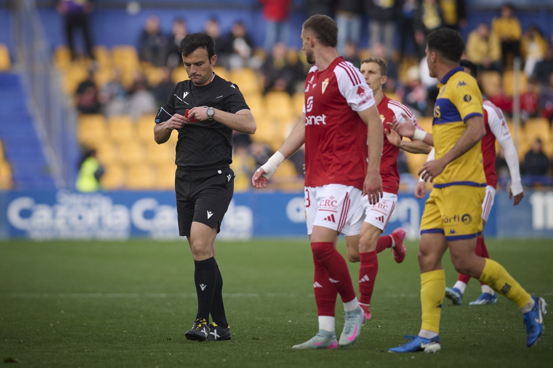 La derrota del Real Murcia frente al Alcorcón, en imágenes