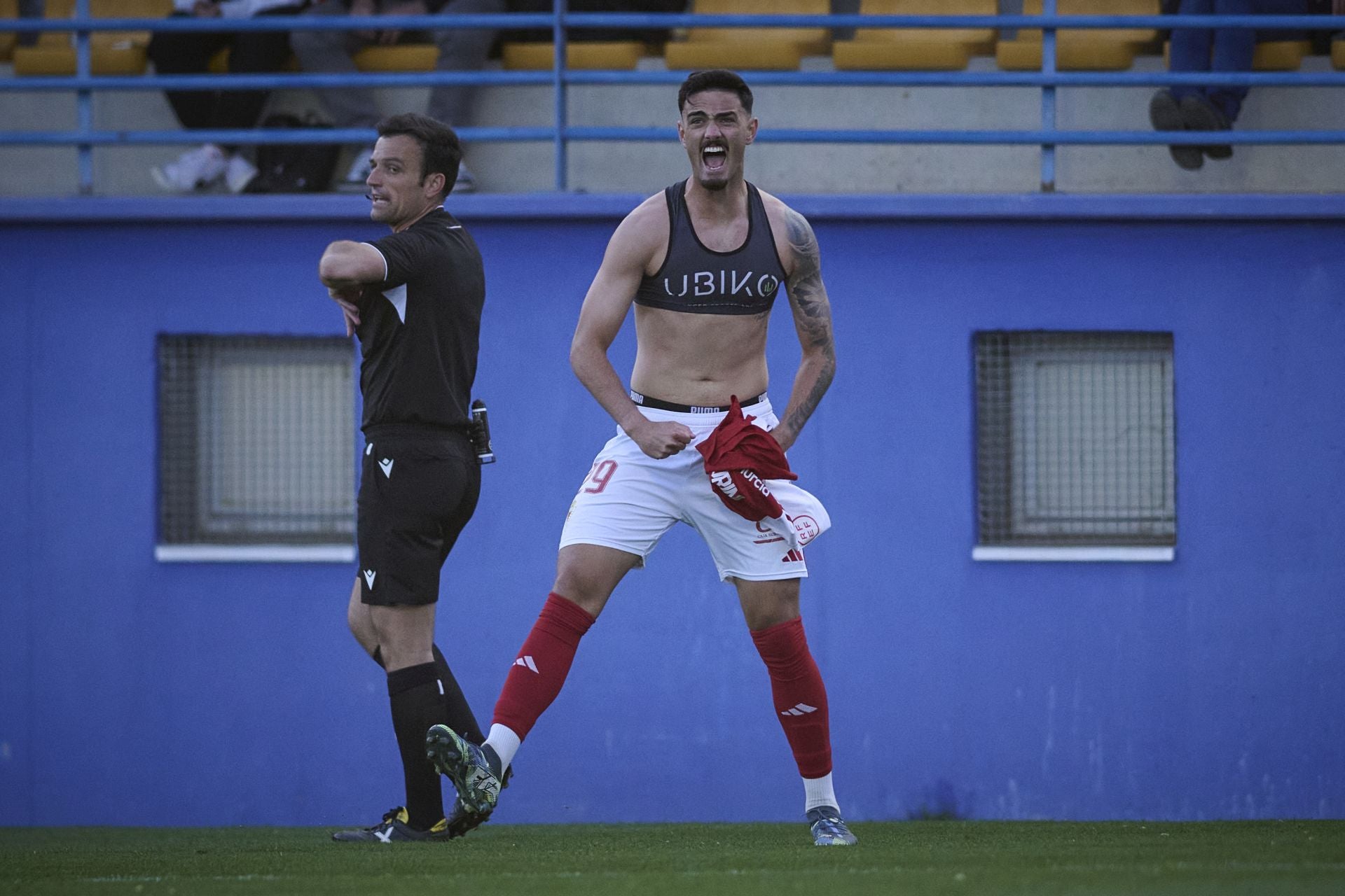 La derrota del Real Murcia frente al Alcorcón, en imágenes