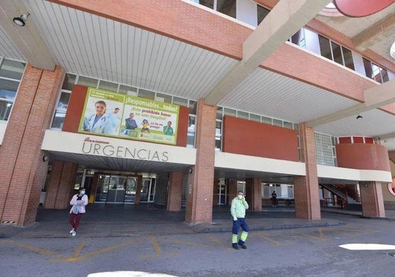 Entrada a Urgencias del hospital Virgen de la Arrixaca, en una imagen de archivo.