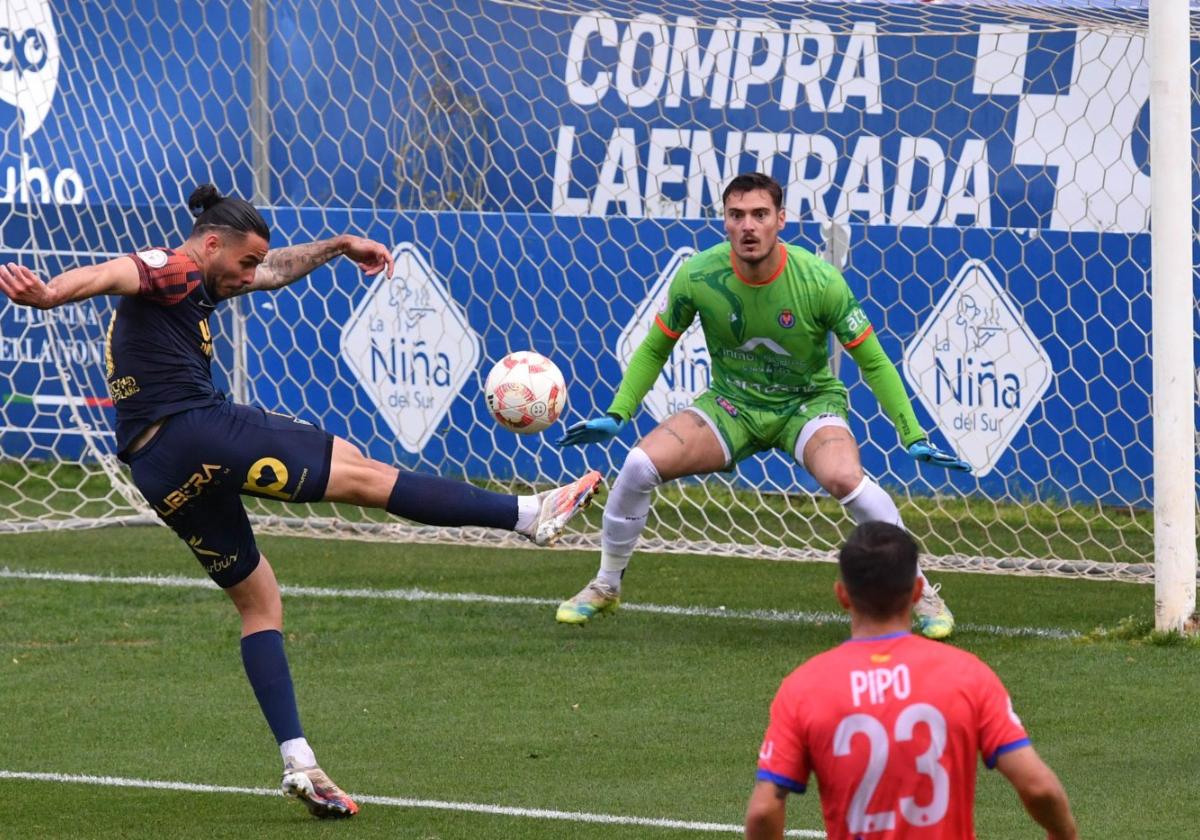 El UCAM le remonta a la Minera un derbi de locos