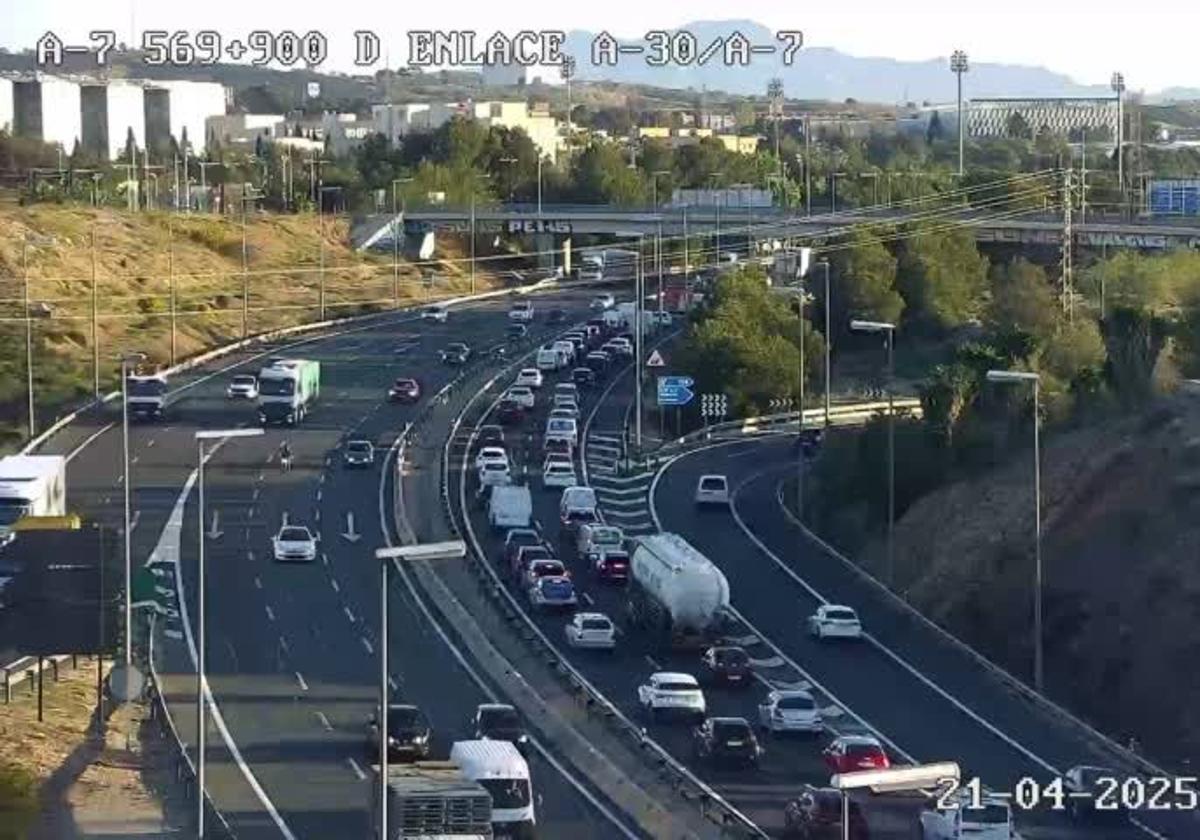 Retenciones kilométricas en las autovías A-30 y A-7 en Murcia