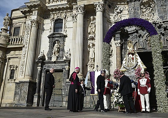 Ofrenda a la patrona, este lunes frente a la Catedral de Murcia.