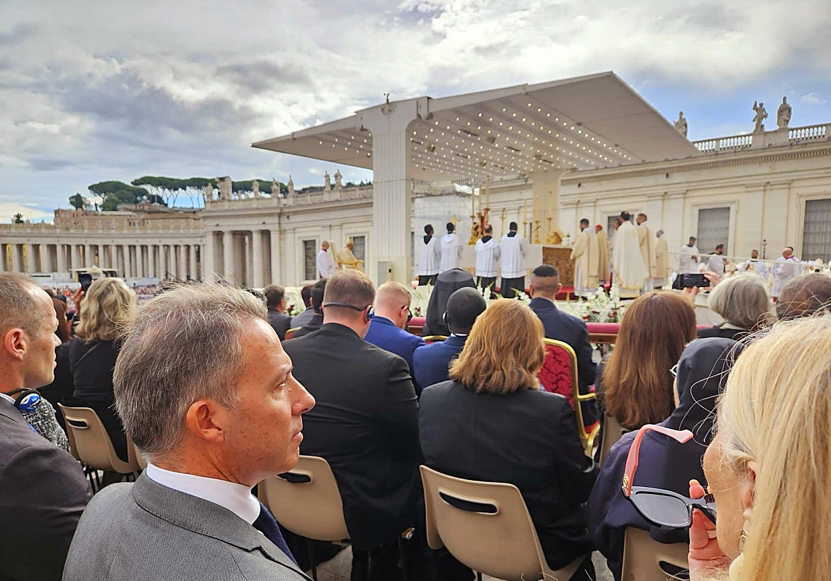 La comitiva lorquina, encabezada por el alcalde, durante la canonización de Fray Pedro Nolasco Soler en Roma.