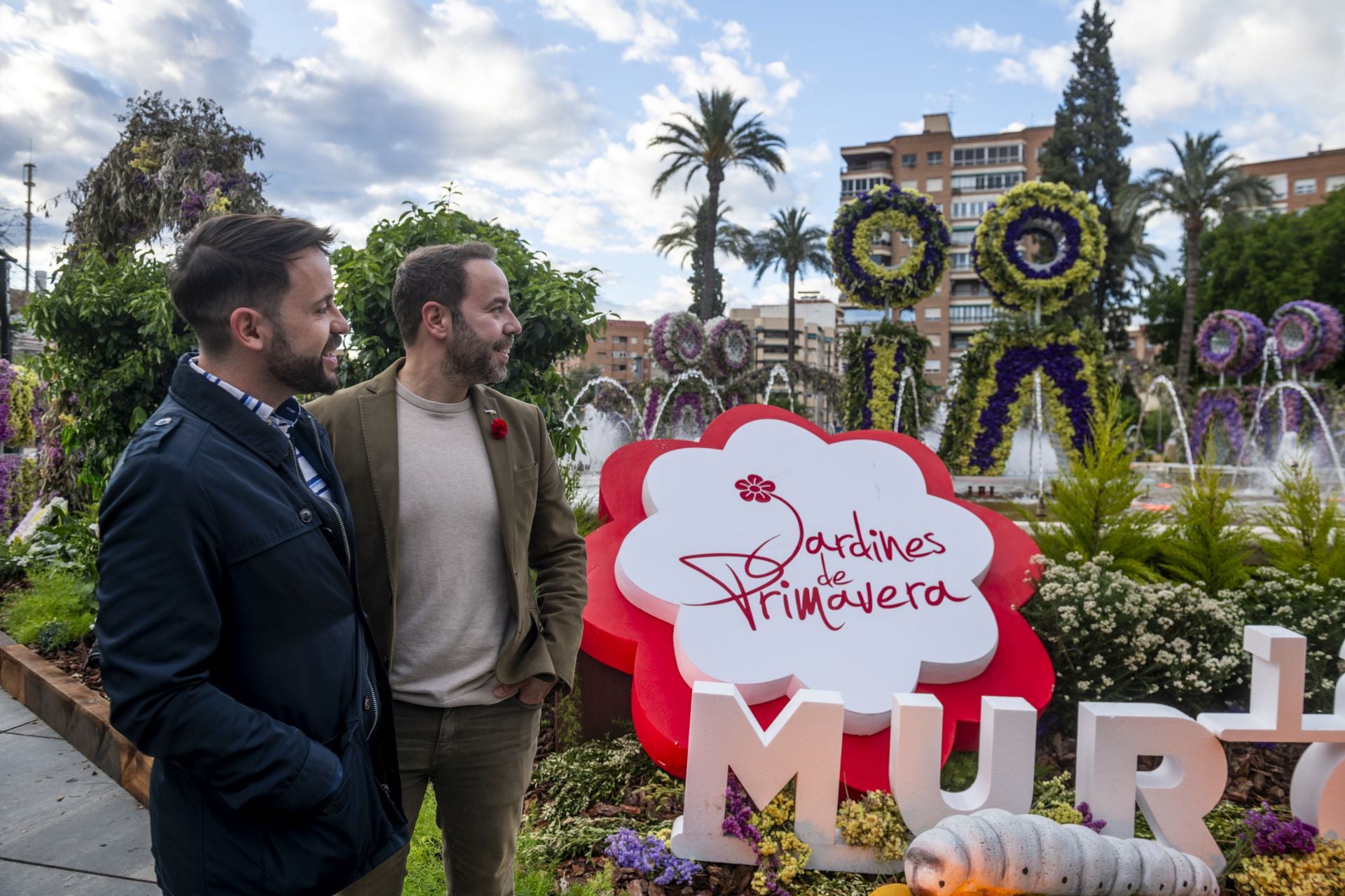 La primavera explota en las plazas de Murcia, en imágenes