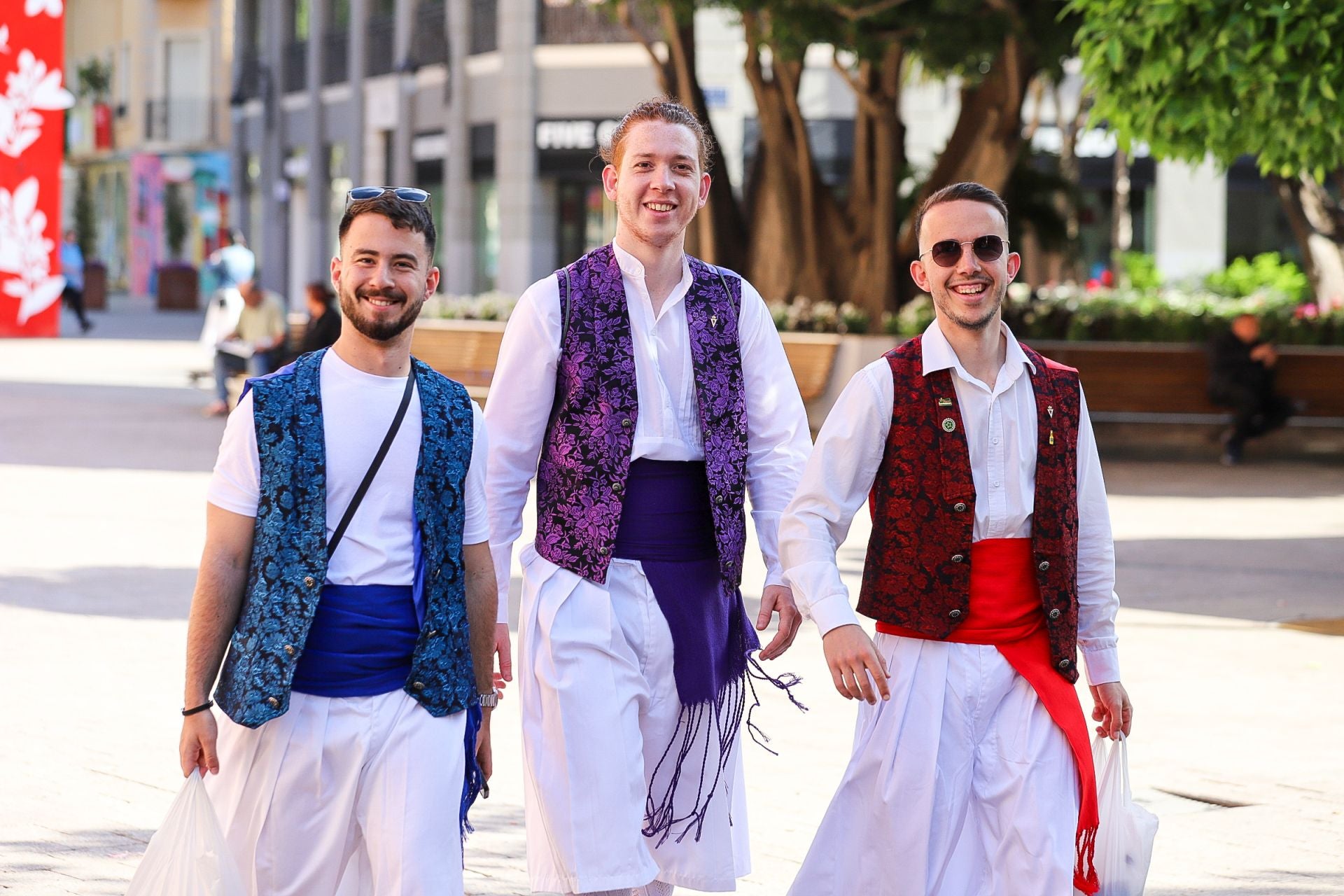 En imágenes, los huertanos inundan las calles del centro de Murcia