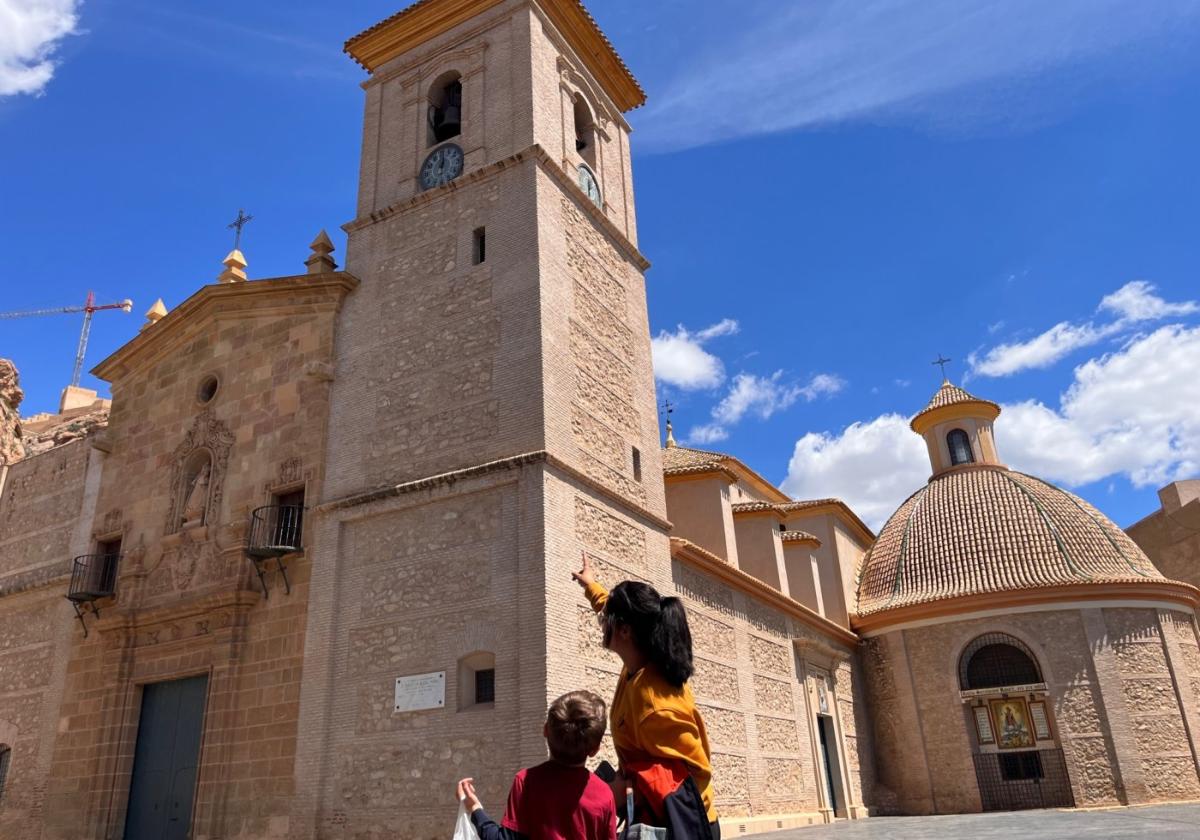 El reloj de la villa de Alhama de Murcia se queda parado