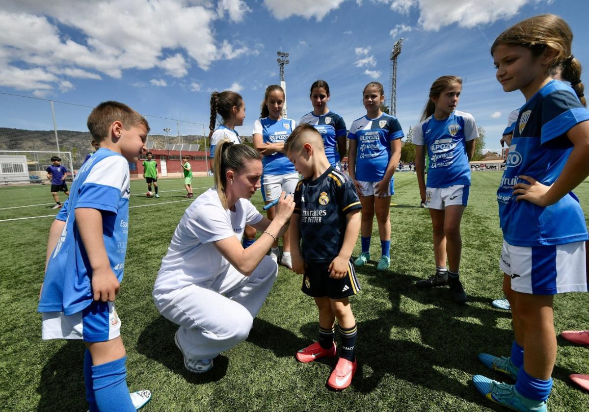 El deseo de Eva Navarro en Alhama: «Ojalá vuelva pronto con el Madrid»