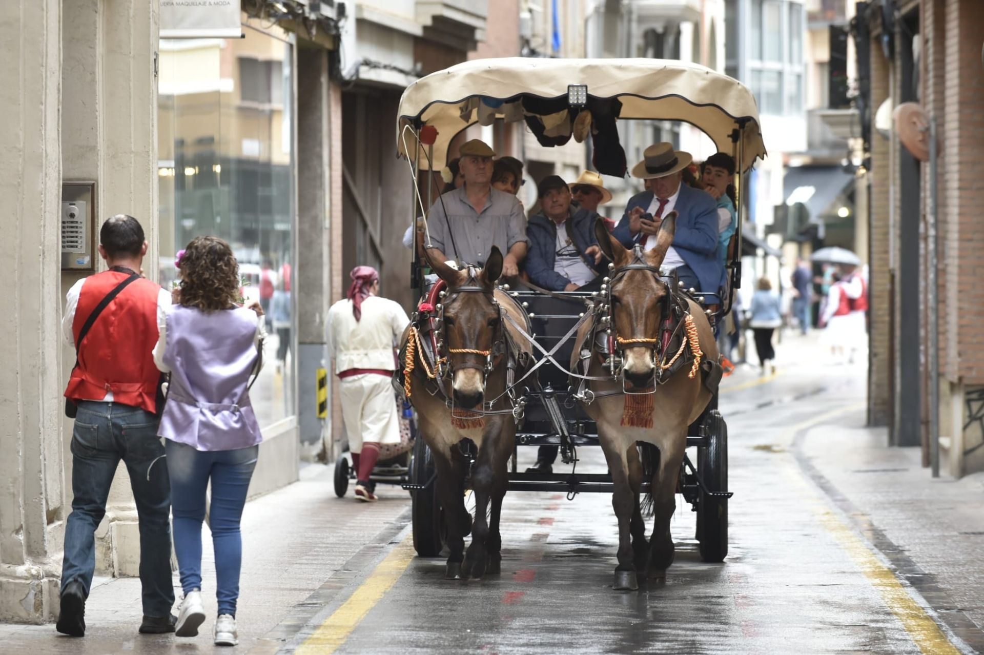 En imágenes, los huertanos inundan las calles del centro de Murcia