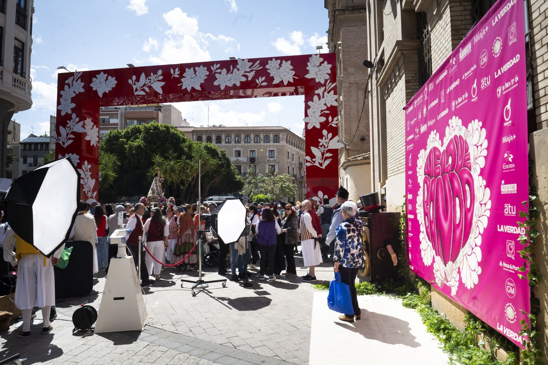 El &#039;Glambot&#039; de LA VERDAD y Photoflash Events en el Bando de la Huerta, en imágenes