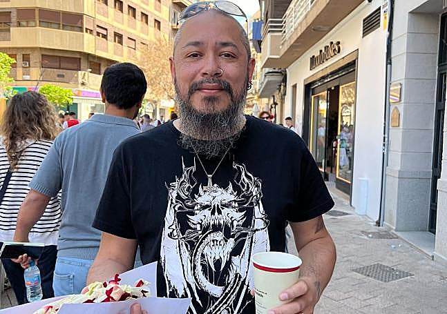 Un hombre irlandés disfruta del Bando de la Huerta.