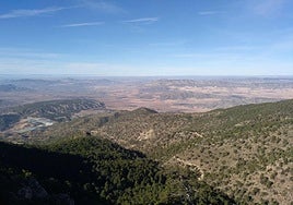 Panorámica de la Sierra del Carche, en Jumilla, desde el pico de la Madama.