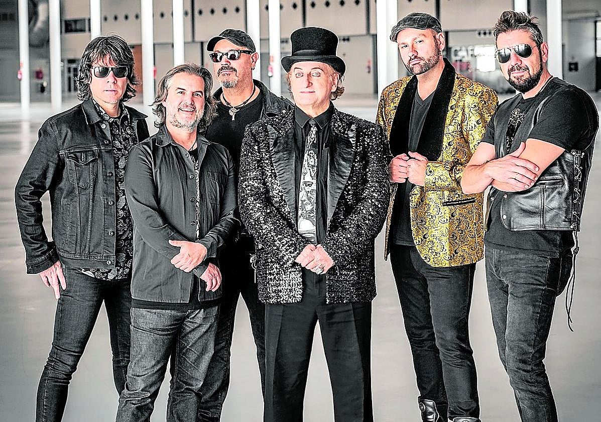 La Orquesta Mondragón con Javier Gurruchaga al frente.