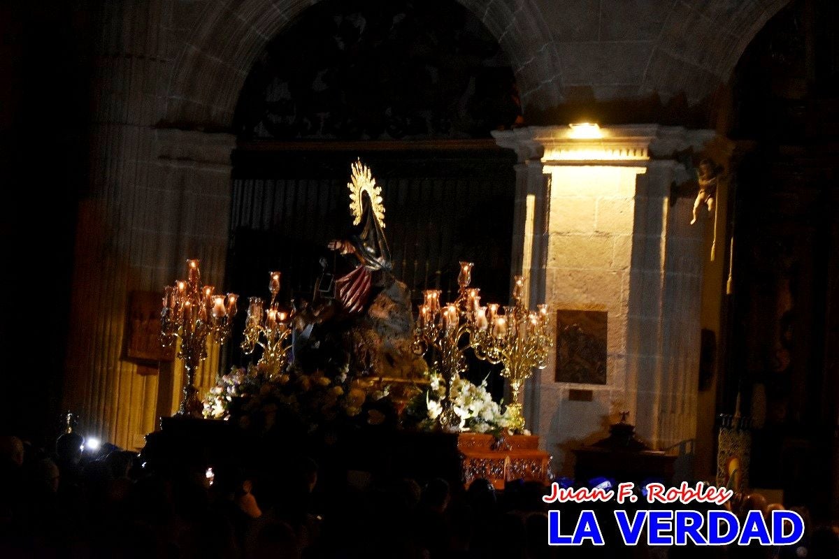 «La Soledad» acompaña hasta su capilla al «Cristo Yacente» en Caravaca de la Cruz