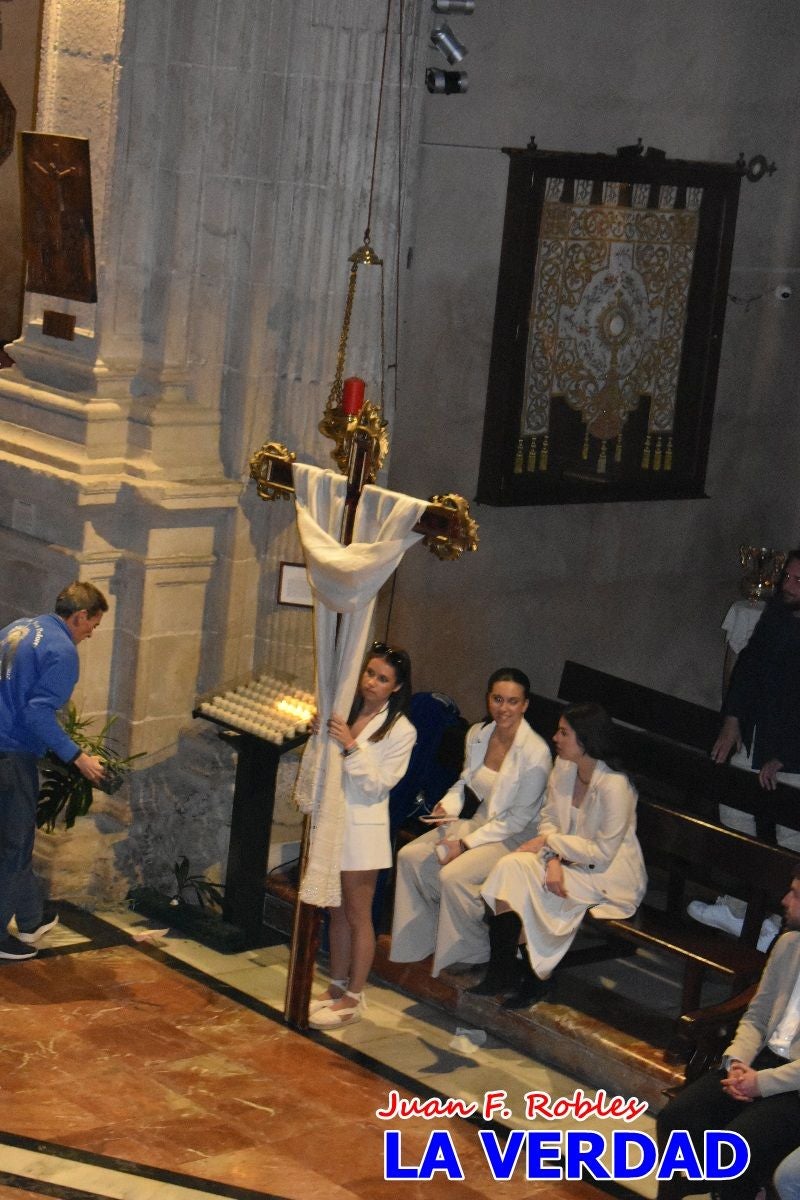 «La Soledad» acompaña hasta su capilla al «Cristo Yacente» en Caravaca de la Cruz
