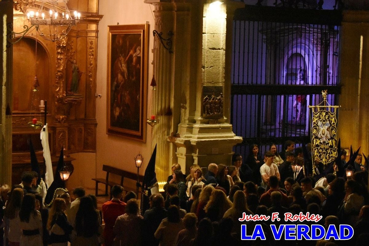 «La Soledad» acompaña hasta su capilla al «Cristo Yacente» en Caravaca de la Cruz
