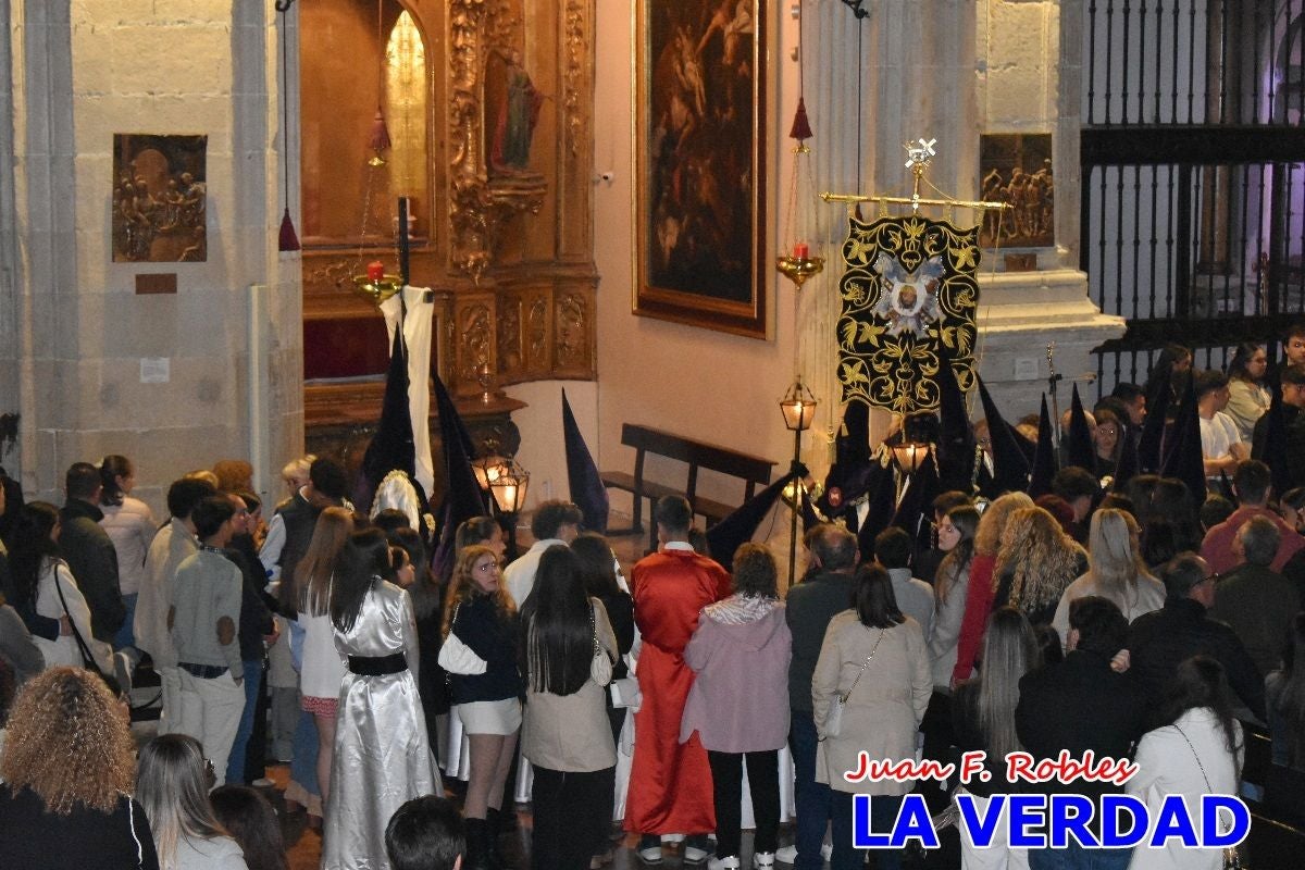 «La Soledad» acompaña hasta su capilla al «Cristo Yacente» en Caravaca de la Cruz