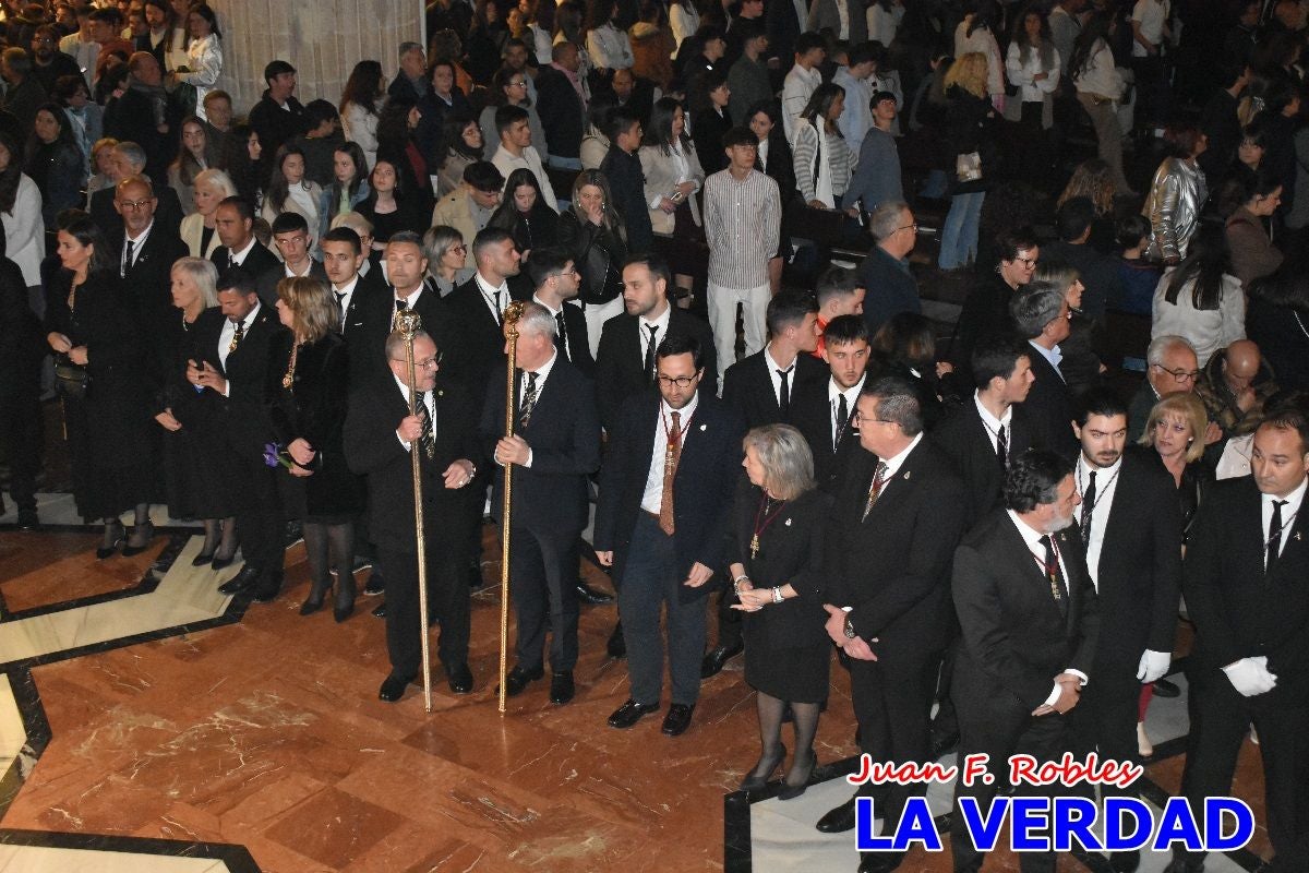«La Soledad» acompaña hasta su capilla al «Cristo Yacente» en Caravaca de la Cruz