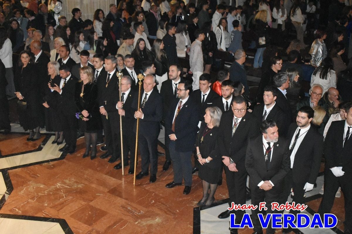«La Soledad» acompaña hasta su capilla al «Cristo Yacente» en Caravaca de la Cruz