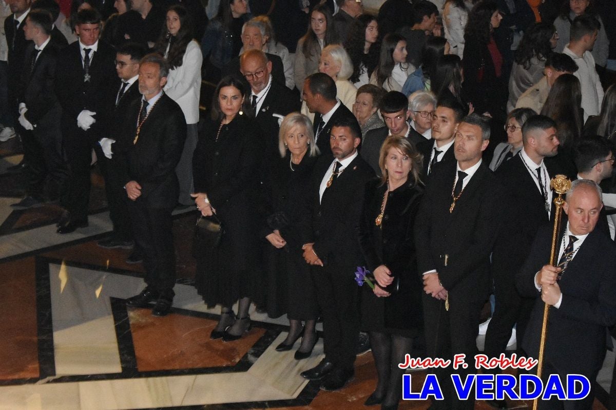 «La Soledad» acompaña hasta su capilla al «Cristo Yacente» en Caravaca de la Cruz