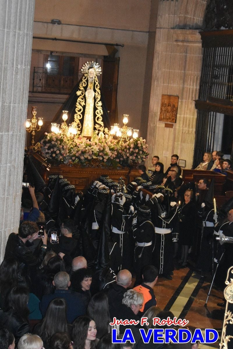 «La Soledad» acompaña hasta su capilla al «Cristo Yacente» en Caravaca de la Cruz