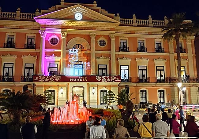 Ffiesta previa en la Glorieta con DJs.