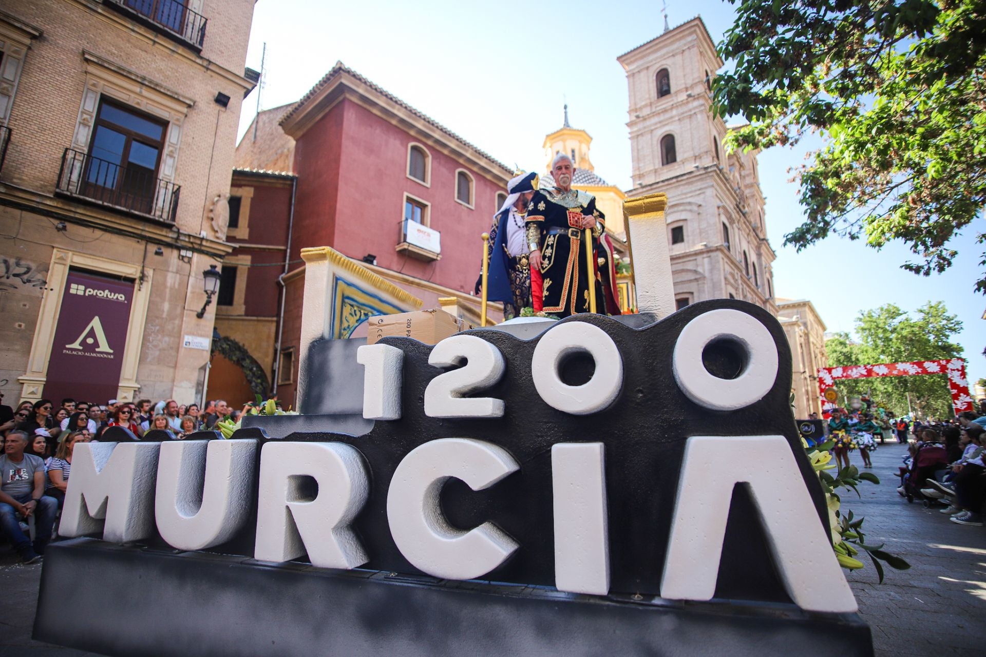 El desfile de la Batalla de las Flores de Murcia, en imágenes