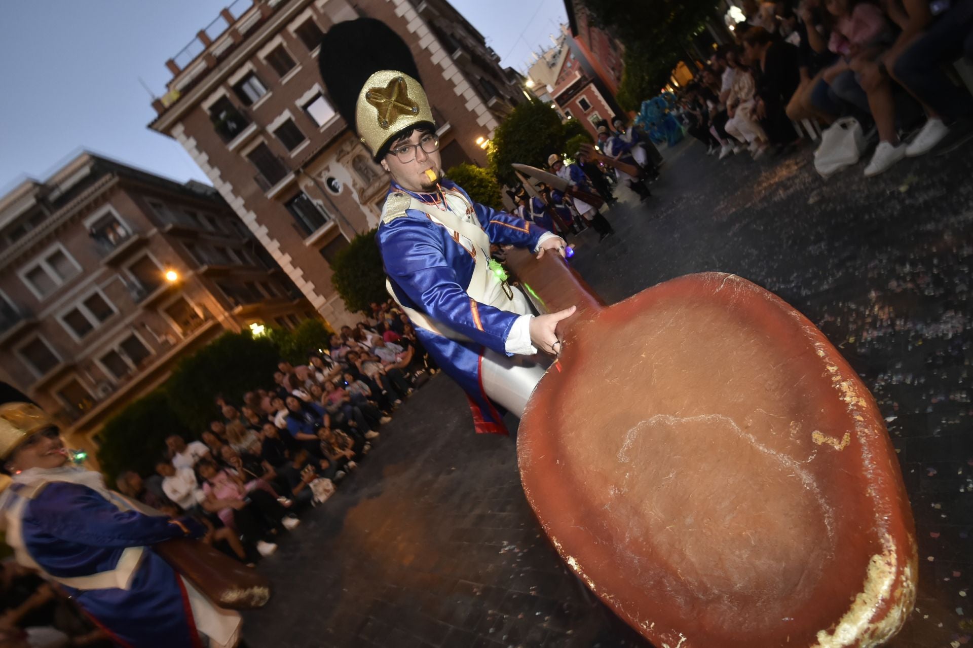 El desfile de la llegada de la Sardina a Murcia, en imágenes
