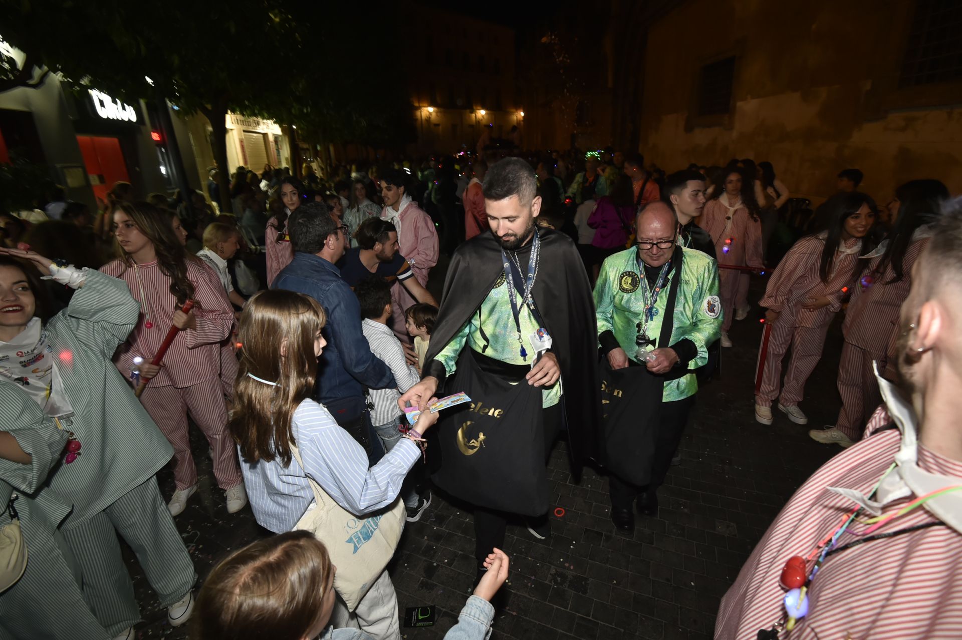 El desfile de la llegada de la Sardina a Murcia, en imágenes