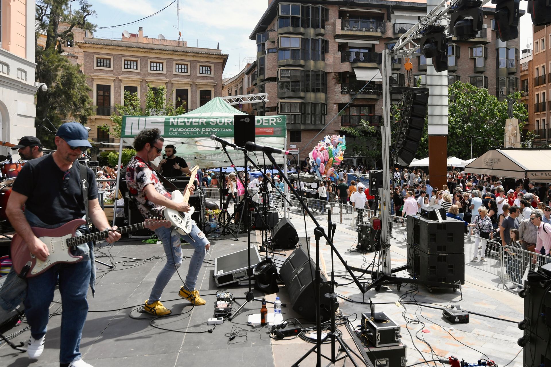 El ambiente durante los conciertos en la plaza Julián Romea, en imágenes
