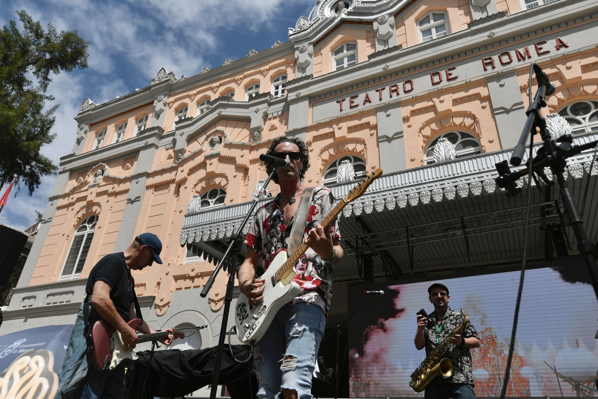 El ambiente durante los conciertos en la plaza Julián Romea, en imágenes