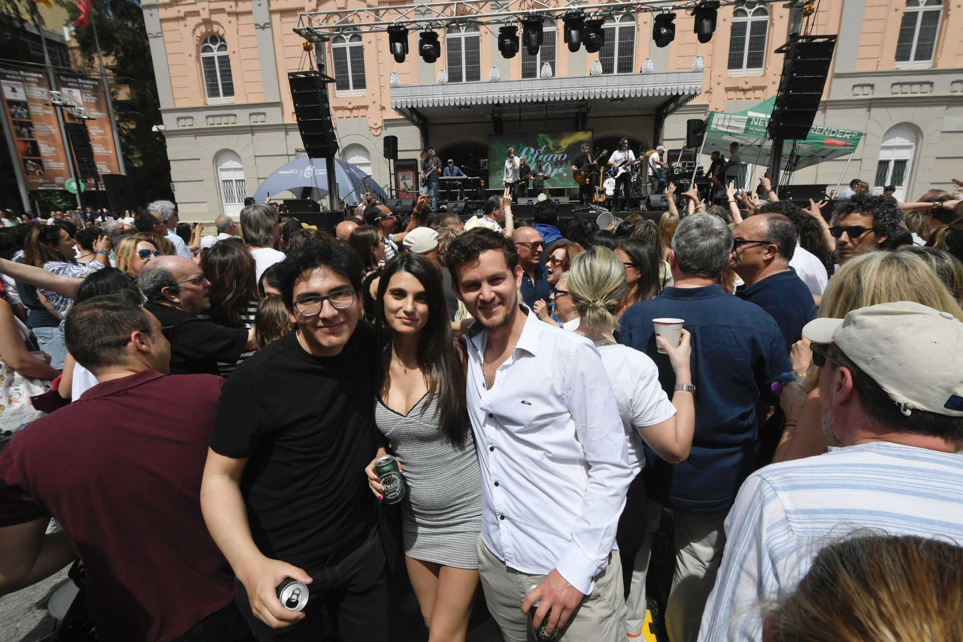 El ambiente durante los conciertos en la plaza Julián Romea, en imágenes