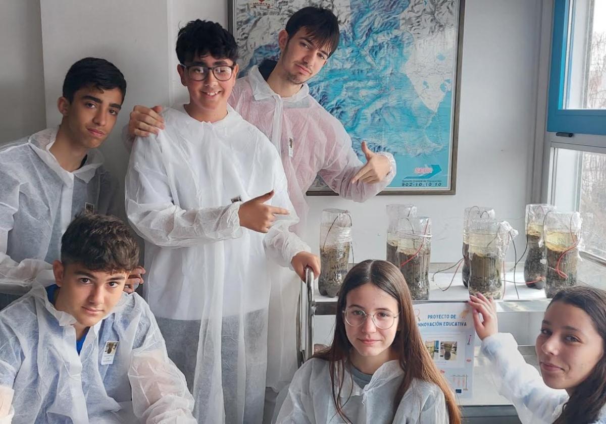 El instituto Vicente Medina de Archena usa bacterias del río como fuente de energía renovable