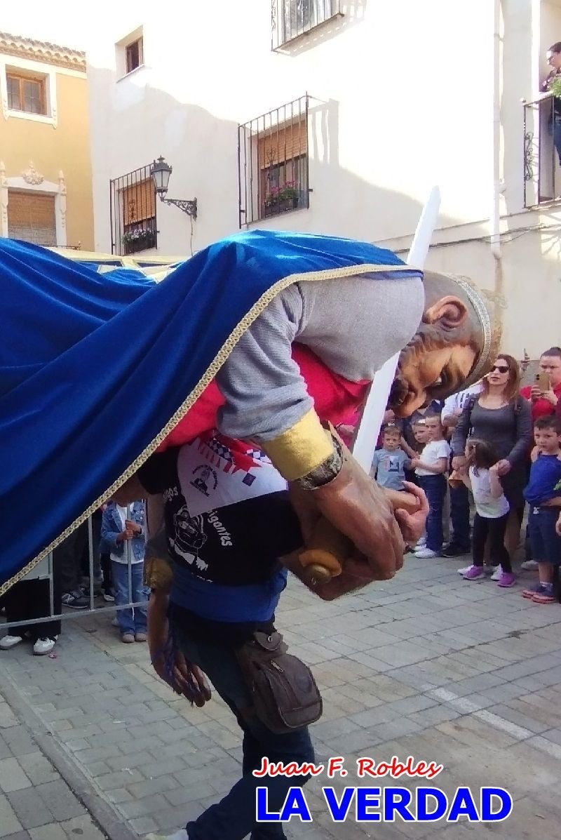 Imágenes del primer pasacalles de Gigantes y Cabezudos en Caravaca de la Cruz