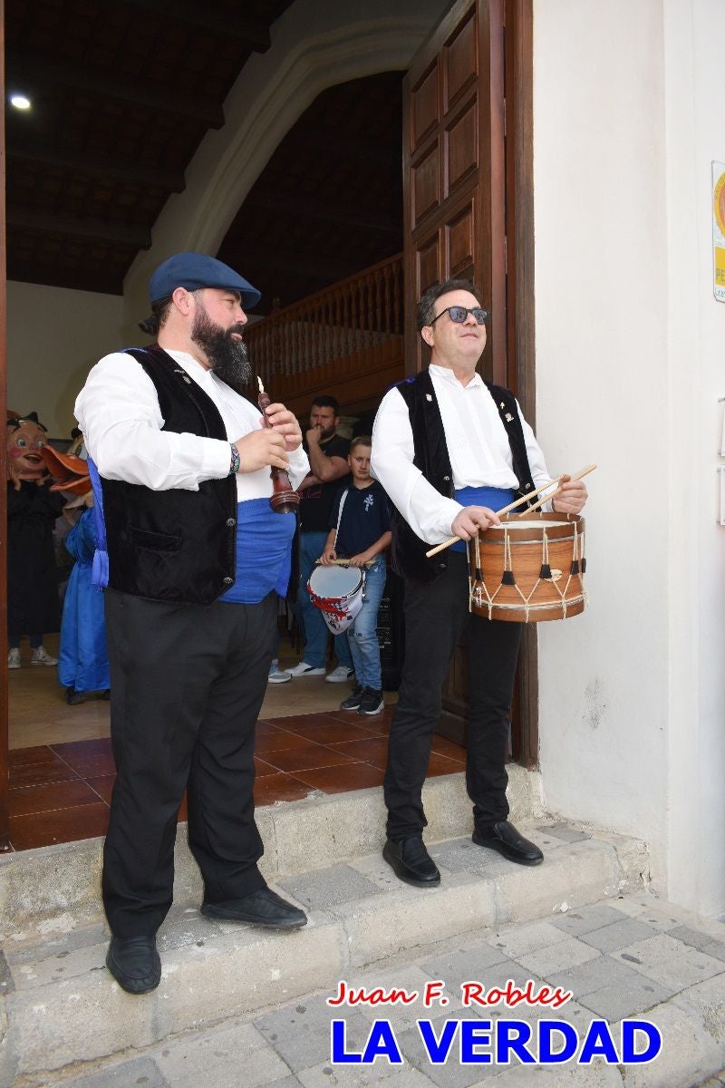 Imágenes del primer pasacalles de Gigantes y Cabezudos en Caravaca de la Cruz