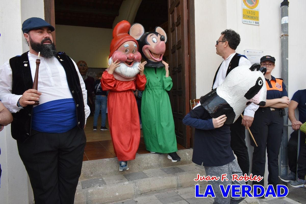 Imágenes del primer pasacalles de Gigantes y Cabezudos en Caravaca de la Cruz