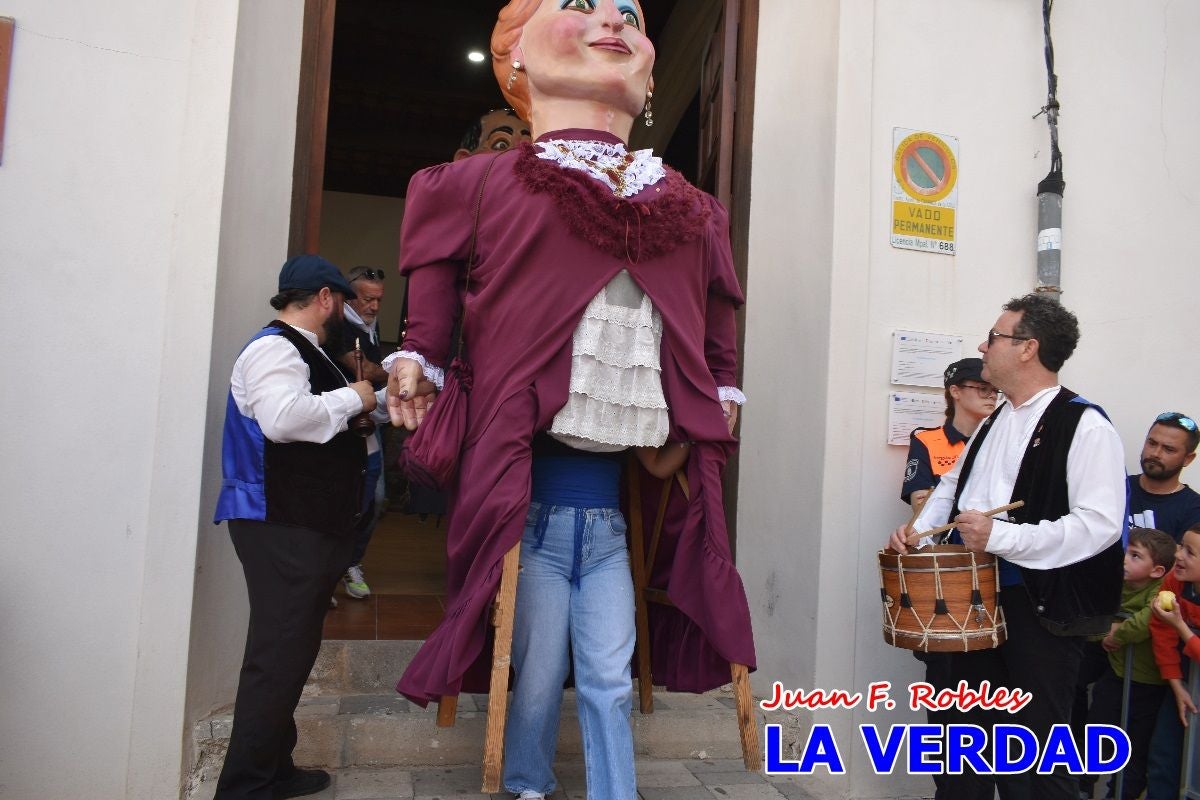 Imágenes del primer pasacalles de Gigantes y Cabezudos en Caravaca de la Cruz