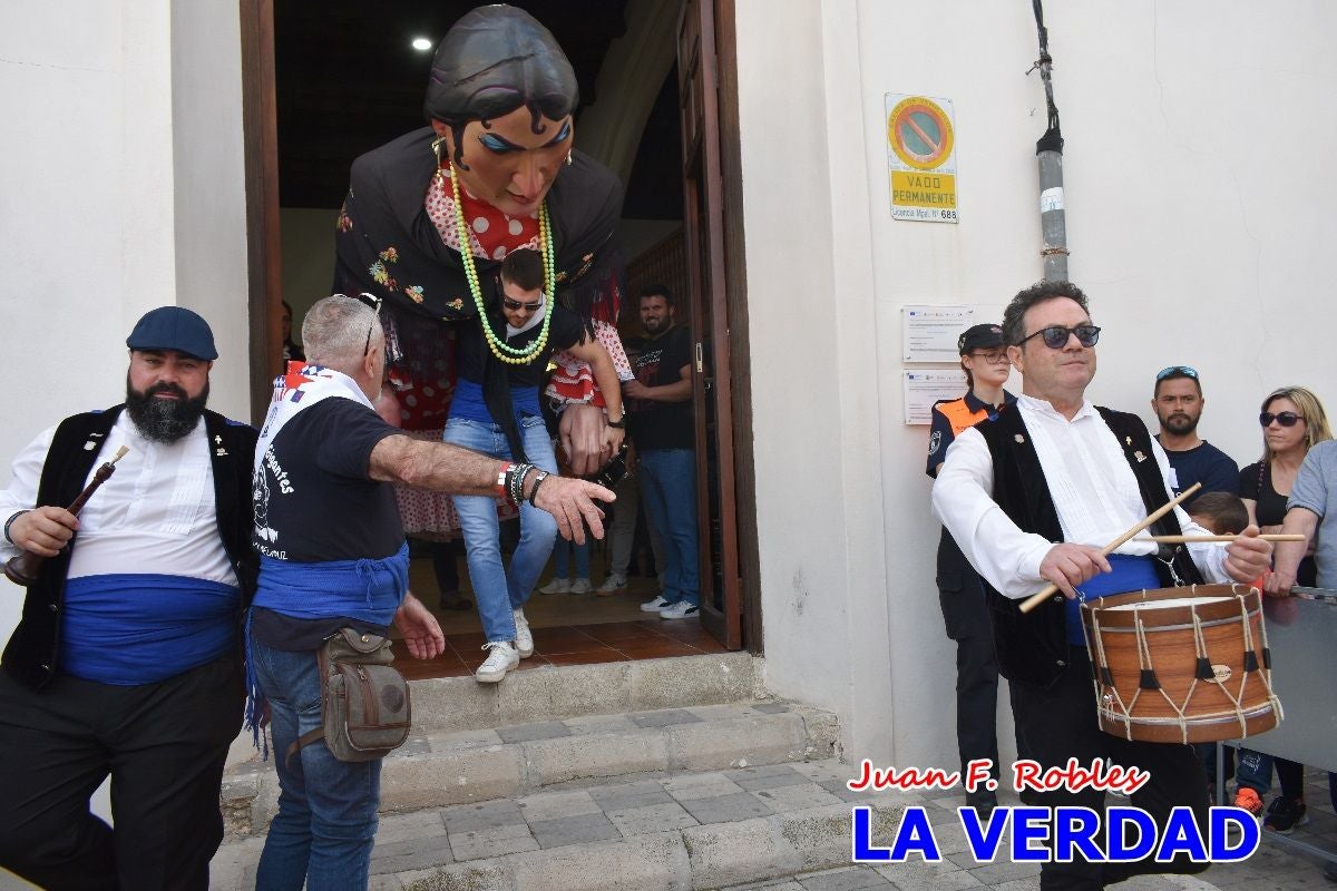 Imágenes del primer pasacalles de Gigantes y Cabezudos en Caravaca de la Cruz