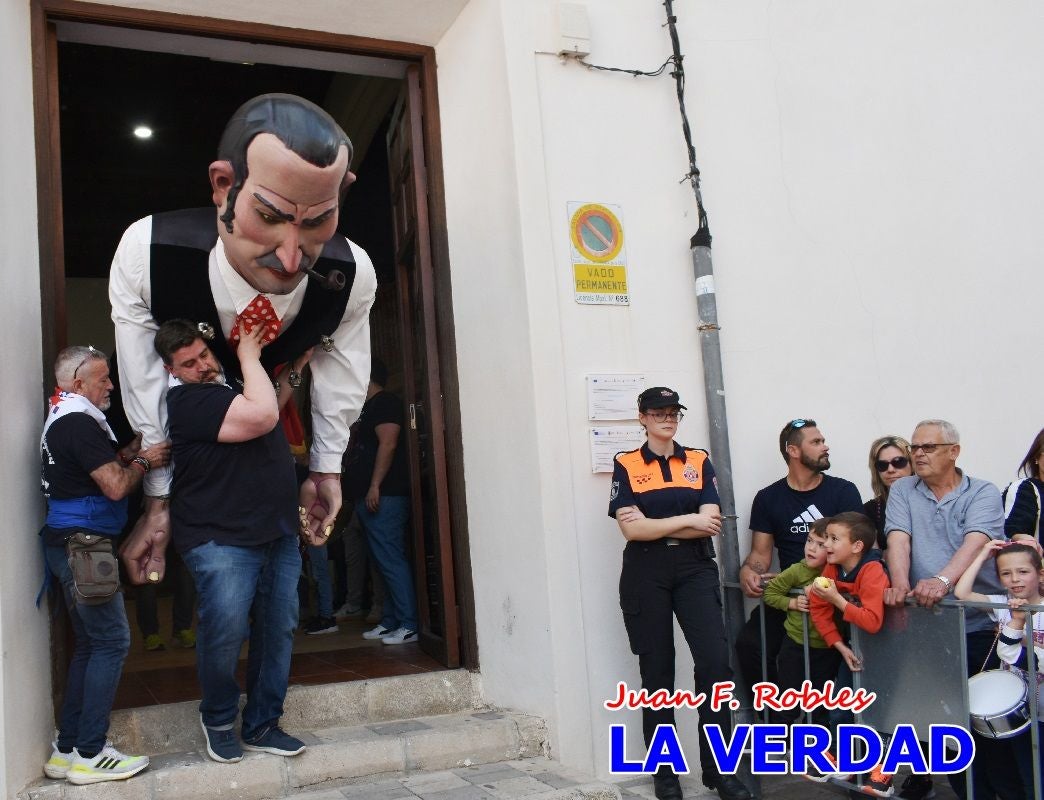 Imágenes del primer pasacalles de Gigantes y Cabezudos en Caravaca de la Cruz