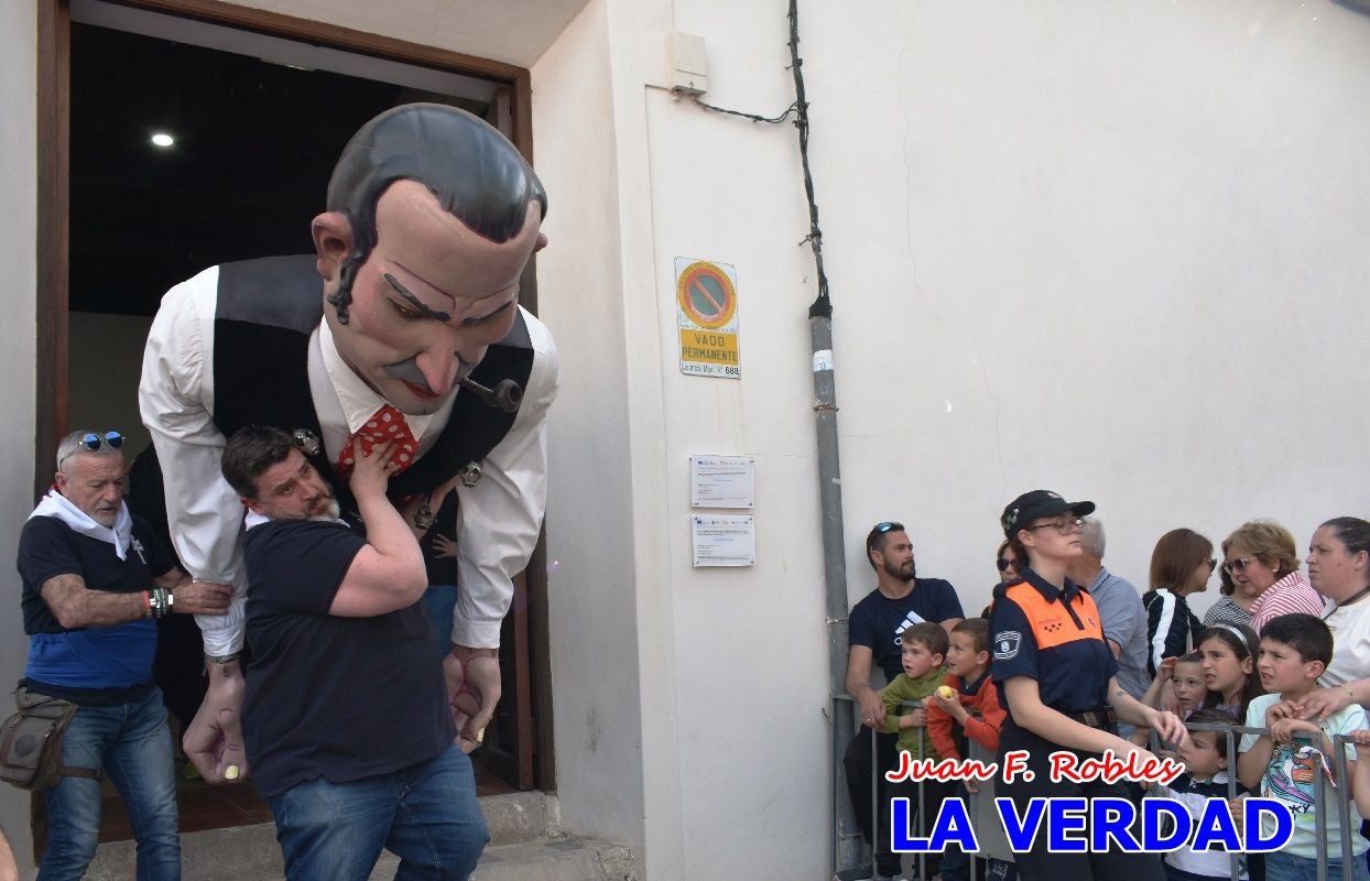 Imágenes del primer pasacalles de Gigantes y Cabezudos en Caravaca de la Cruz